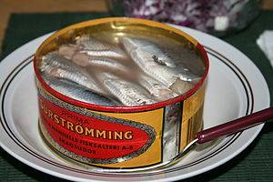 300px-serving_surstroemming.jpg 300px-serving_surstroemming.jpg